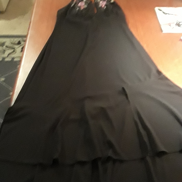 DANNY AND NICOLE HALTER DRESS - Picture 3 of 4